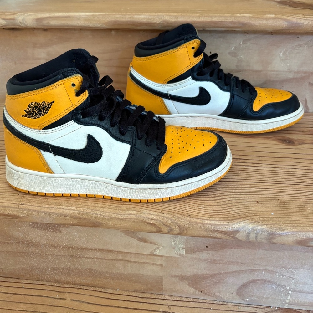 Nike Air Jordan 1 Retro High OG “Taxi” Sneakers
Men’s US size 6
